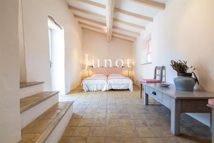 Image No.9-7 Bed House for sale