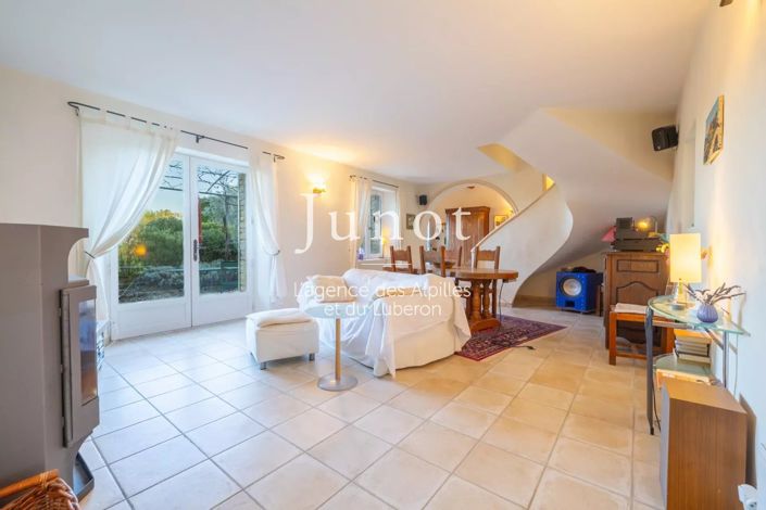 Image No.10-3 Bed House for sale