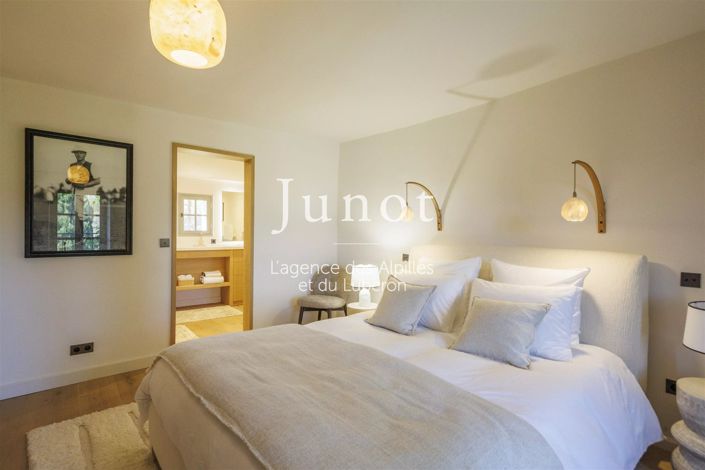 Image No.20-7 Bed House for sale