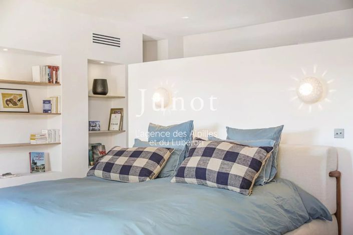 Image No.24-7 Bed House for sale