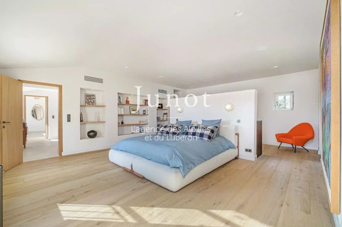 Image No.25-7 Bed House for sale