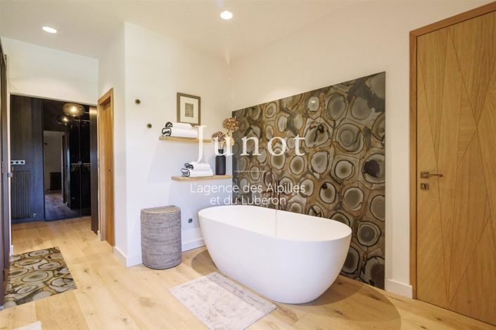 Image No.29-7 Bed House for sale
