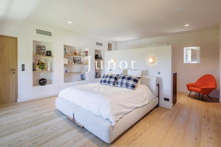 Image No.40-7 Bed House for sale