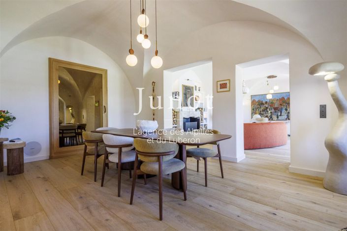 Image No.8-7 Bed House for sale