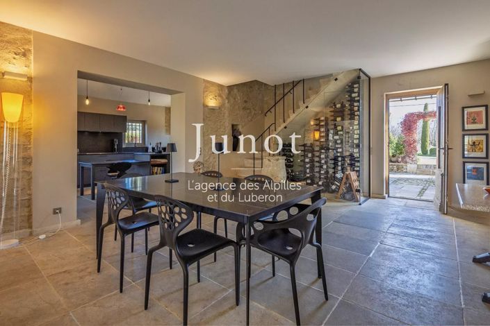 Image No.8-5 Bed House for sale