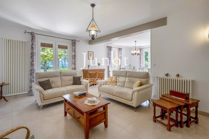 Image No.10-3 Bed House for sale
