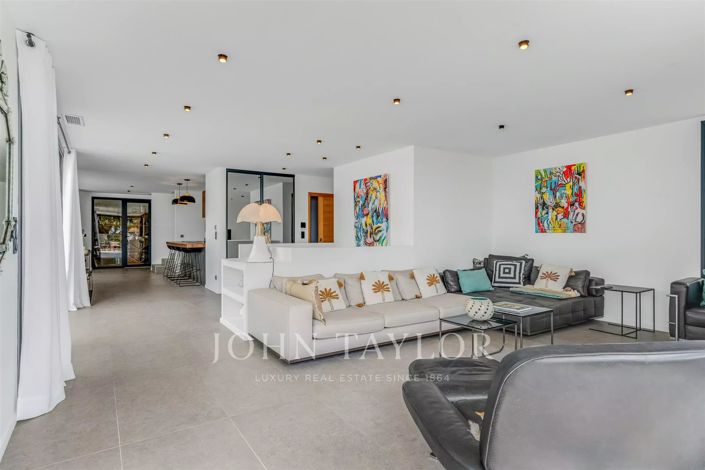 Image No.5-5 Bed House for sale