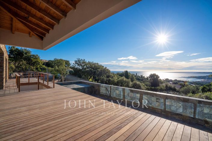 Image No.3-5 Bed House for sale