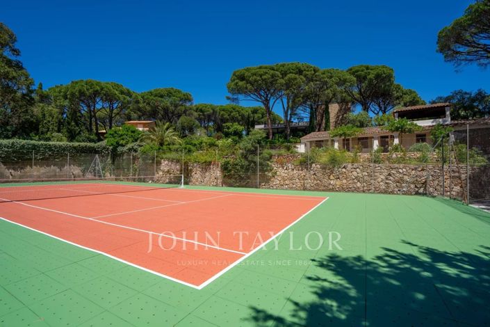 Image No.8-5 Bed House for sale