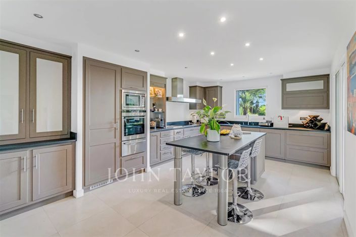 Image No.7-6 Bed House for sale