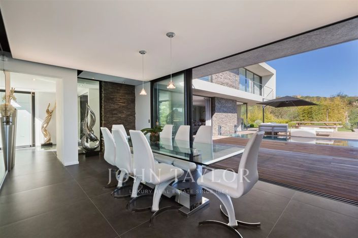 Image No.5-6 Bed House for sale