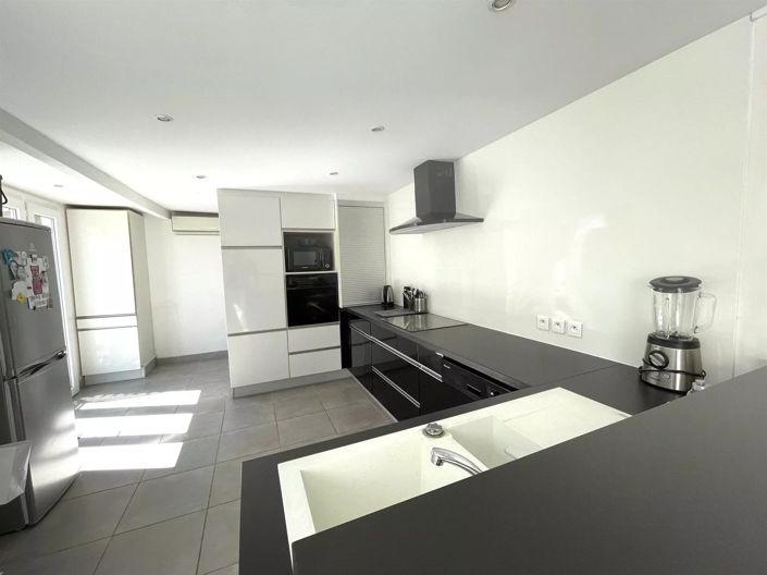 Image No.8-3 Bed House for sale