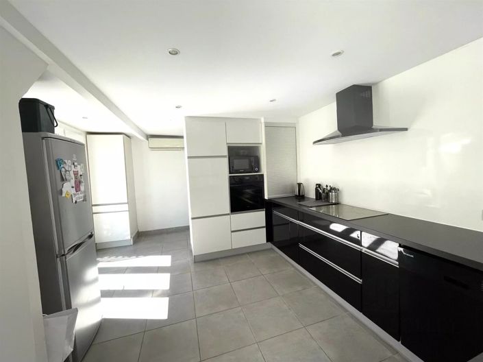 Image No.9-3 Bed House for sale
