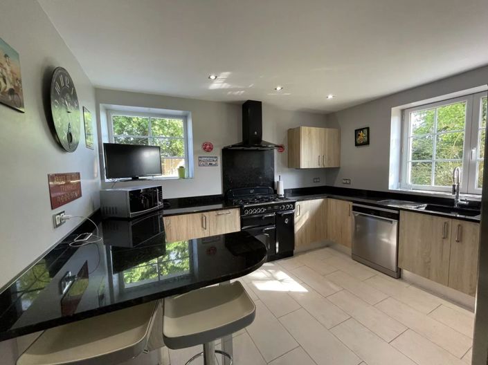 Image No.4-5 Bed House for sale