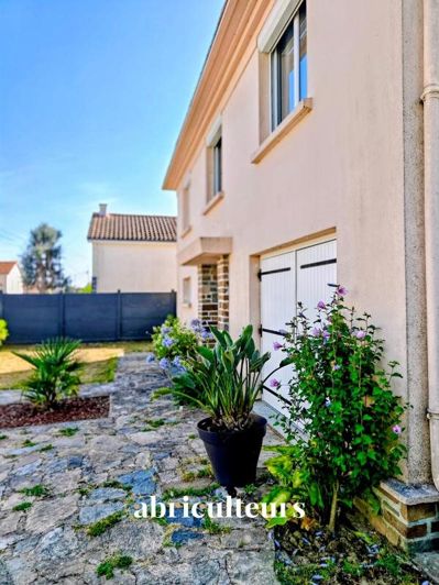 Image No.2-4 Bed House for sale