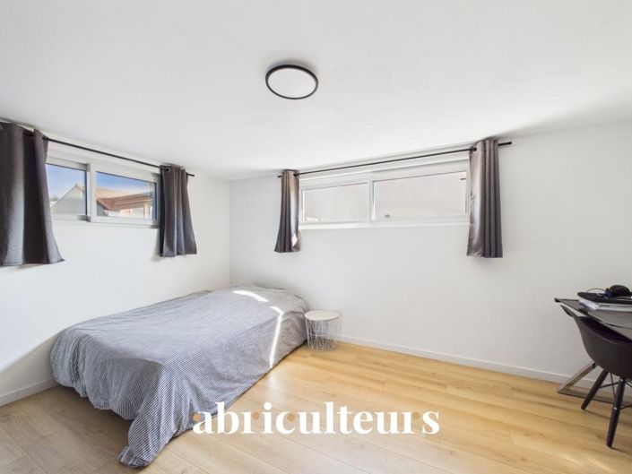 Image No.8-4 Bed House for sale