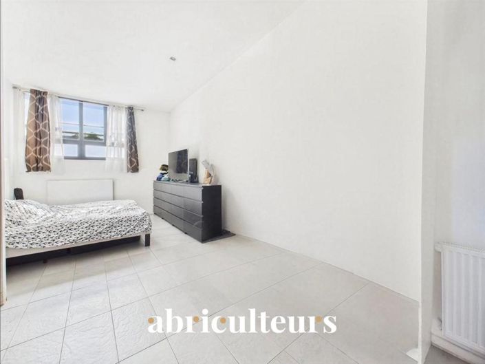 Image No.17-4 Bed House for sale