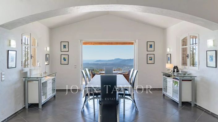 Image No.11-5 Bed House for sale