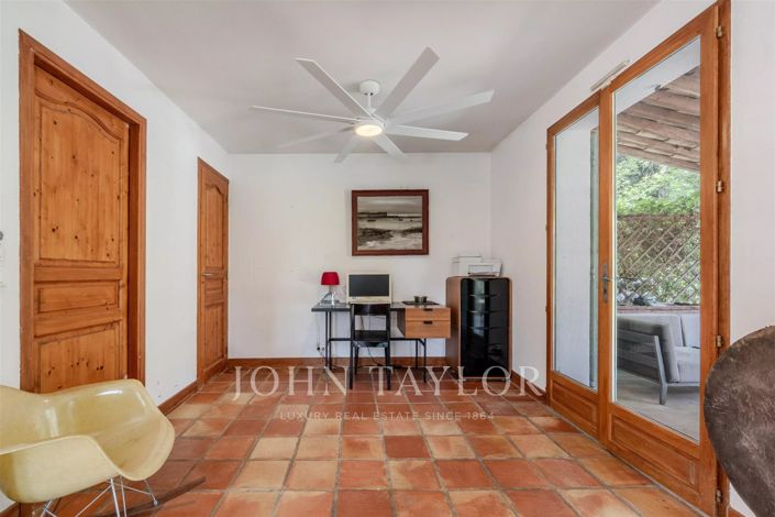 Image No.10-5 Bed House for sale