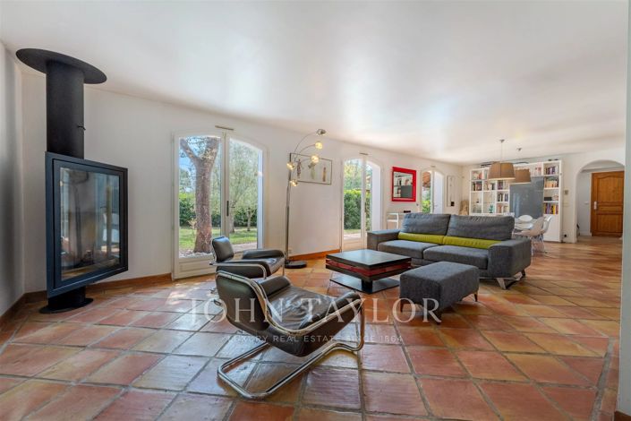 Image No.11-5 Bed House for sale