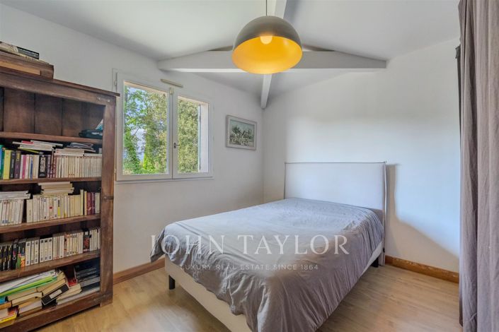Image No.16-5 Bed House for sale