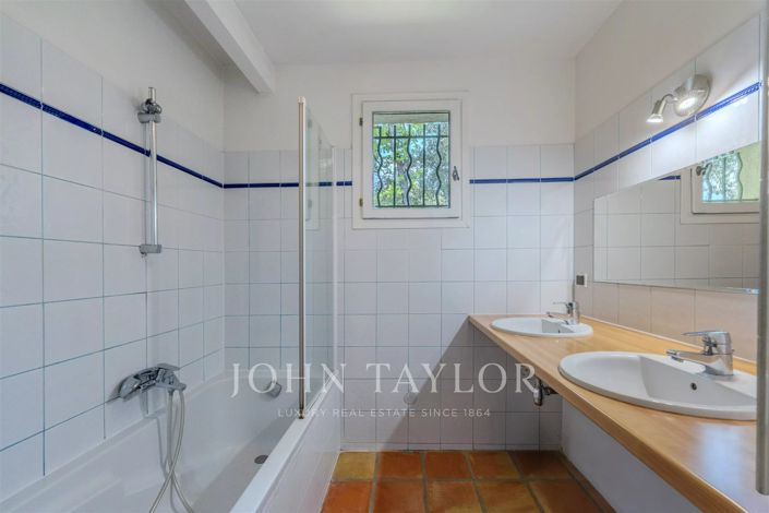 Image No.17-5 Bed House for sale