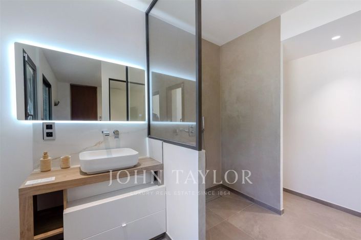 Image No.16-5 Bed House for sale