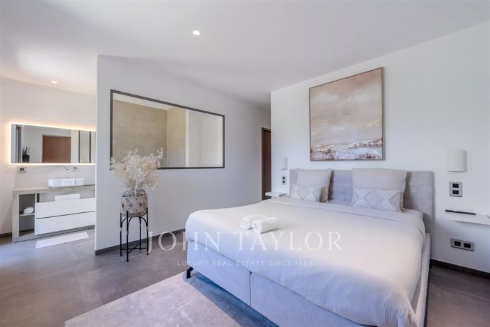 Image No.17-5 Bed House for sale