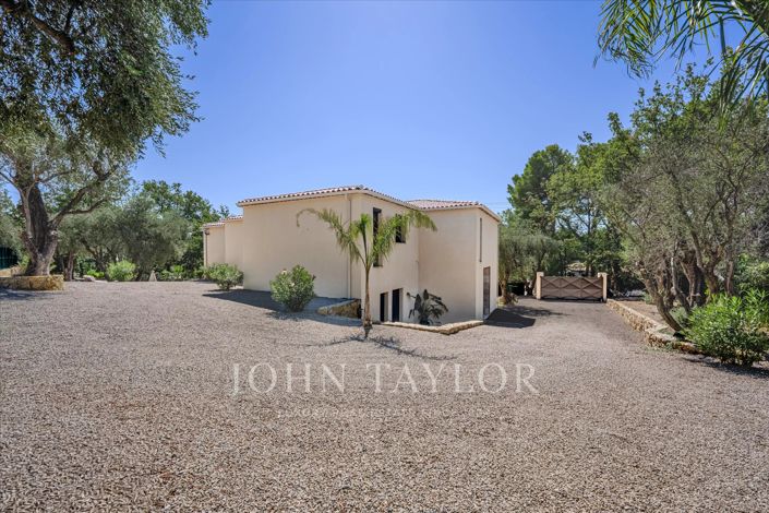 Image No.19-5 Bed House for sale