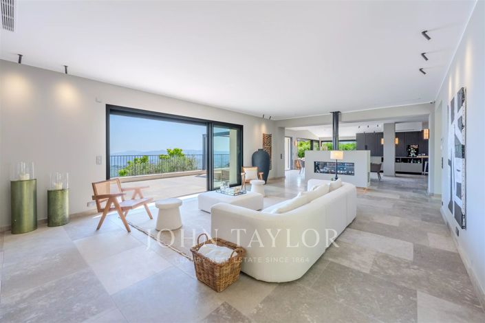 Image No.9-4 Bed House for sale
