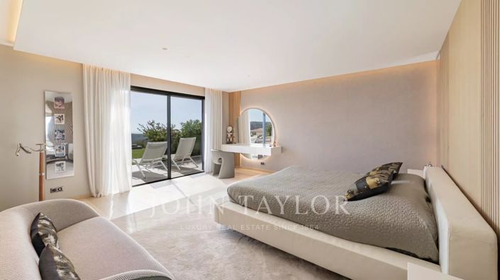 Image No.11-6 Bed House for sale