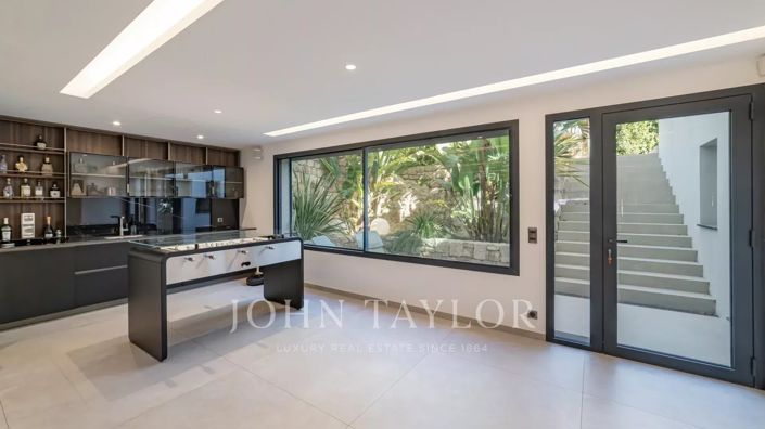Image No.18-6 Bed House for sale