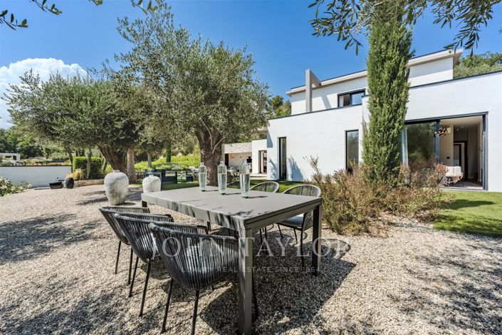 Image No.28-4 Bed House for sale
