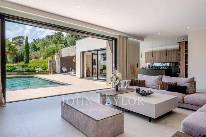 Image No.9-4 Bed House for sale