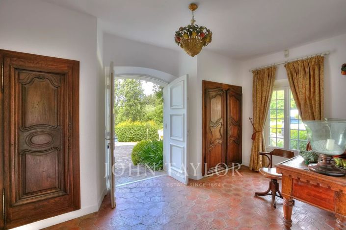 Image No.11-10 Bed House for sale