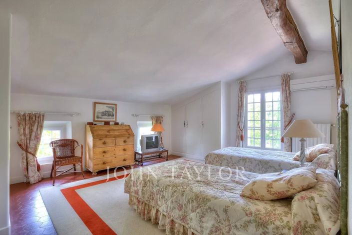 Image No.15-10 Bed House for sale