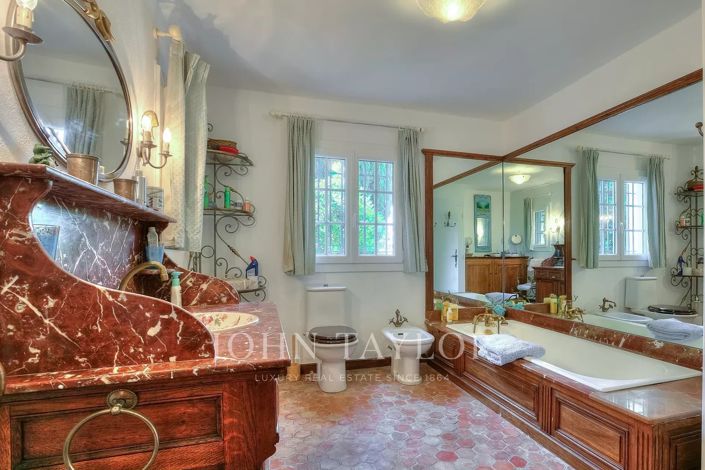 Image No.18-10 Bed House for sale
