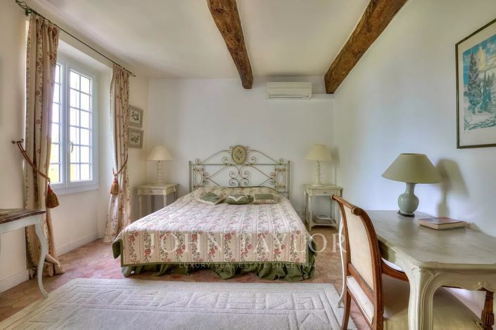 Image No.19-10 Bed House for sale