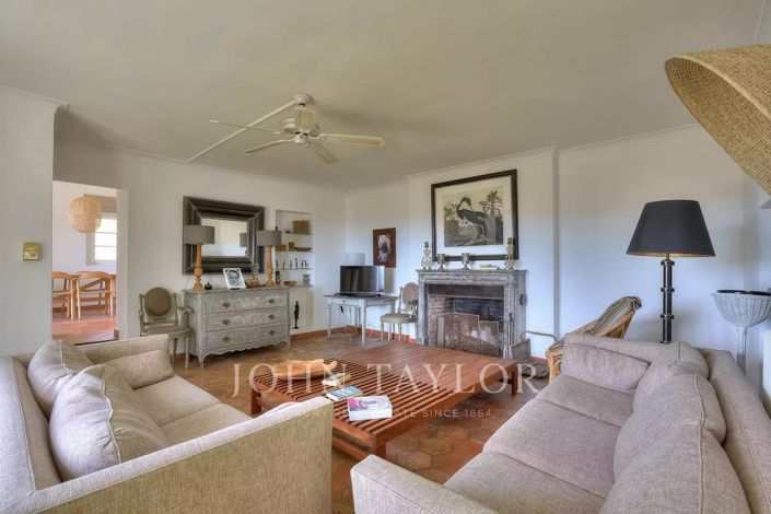 Image No.20-10 Bed House for sale