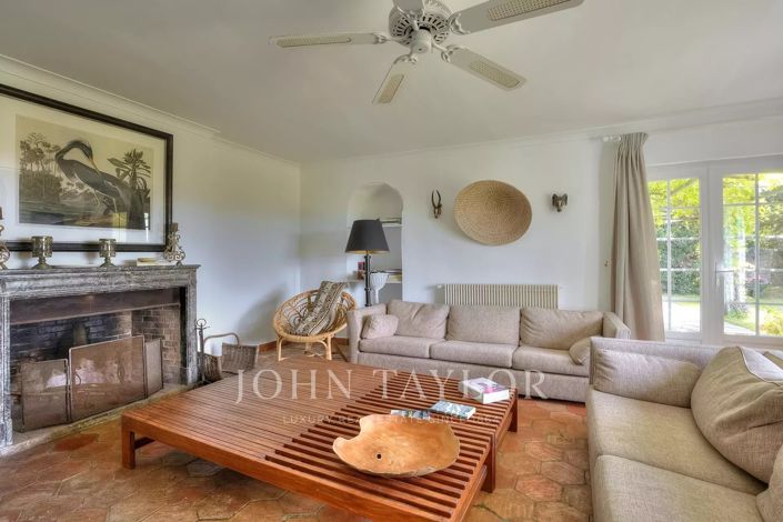 Image No.21-10 Bed House for sale