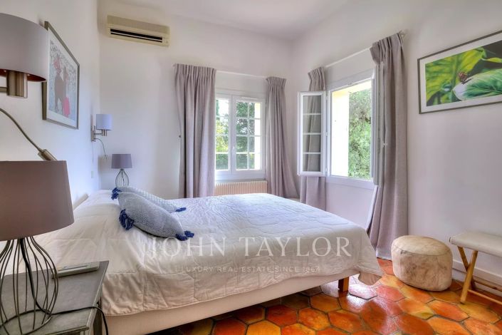 Image No.23-10 Bed House for sale