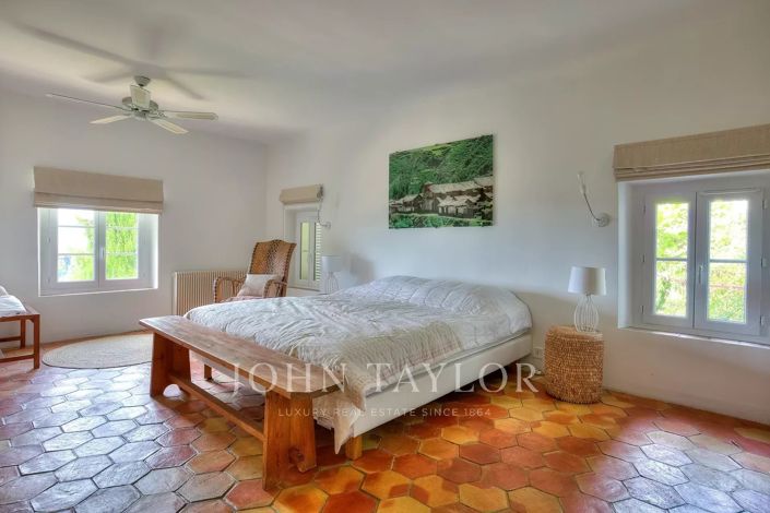 Image No.24-10 Bed House for sale