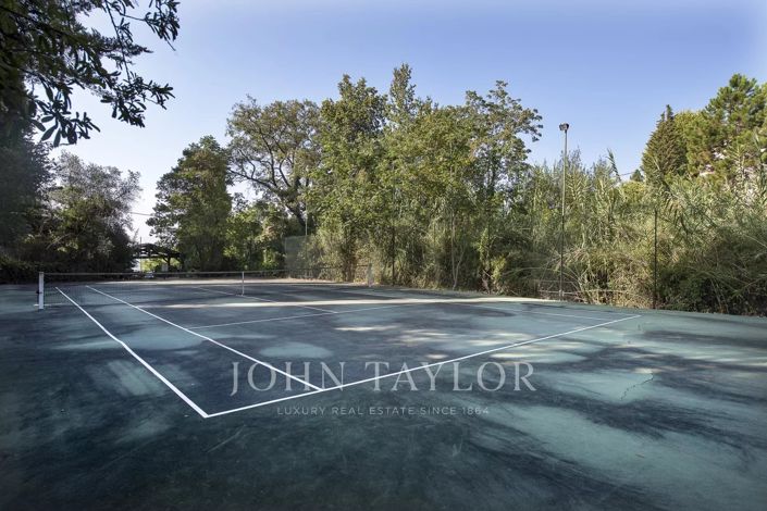 Image No.28-10 Bed House for sale