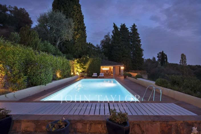 Image No.30-10 Bed House for sale