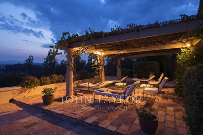 Image No.31-10 Bed House for sale