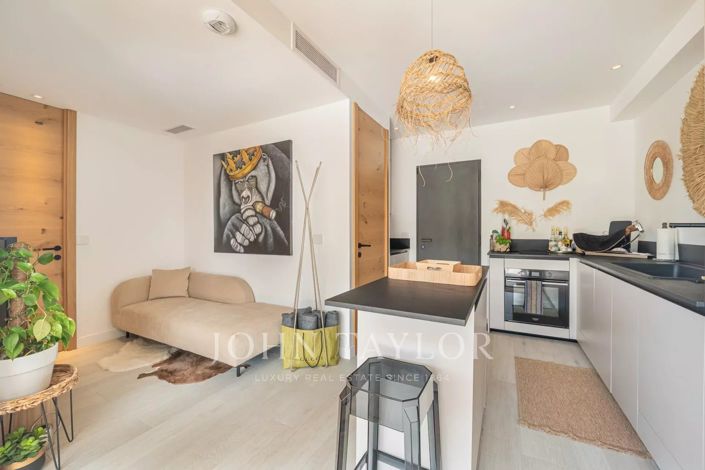 Image No.18-5 Bed House for sale