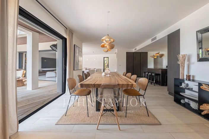 Image No.6-5 Bed House for sale