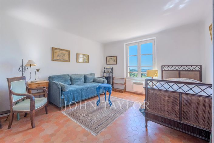 Image No.15-6 Bed House for sale