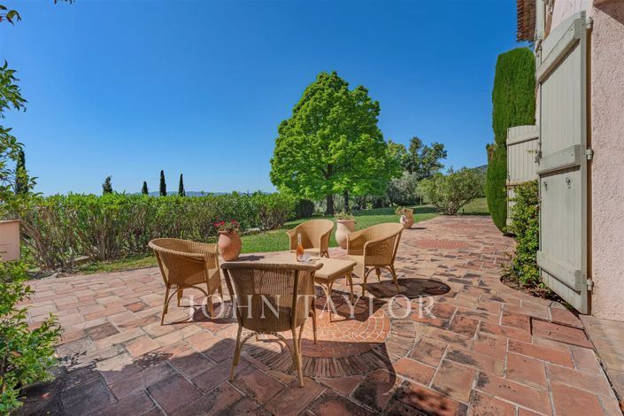 Image No.5-6 Bed House for sale