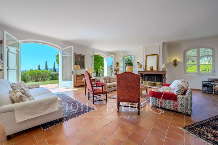 Image No.6-6 Bed House for sale